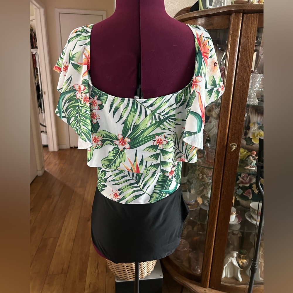 One Piece Bathing Suit With Tropical Design. Ruffled Neckline. - Picture 3 of 4